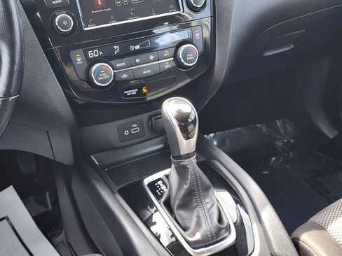 Used 2021 Nissan Rogue Sport SV image 16