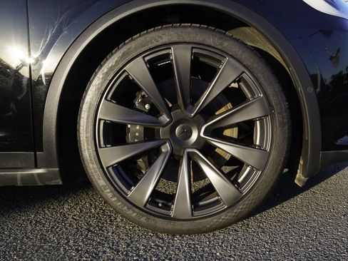 Used 2022 Tesla Model X Plaid image 10