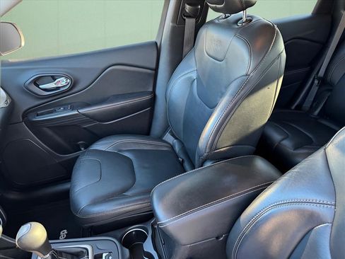 Used 2016 Jeep Cherokee Limited image 8