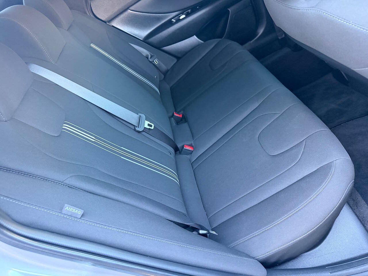 Used 2025 Hyundai Elantra Sport FWD image 31