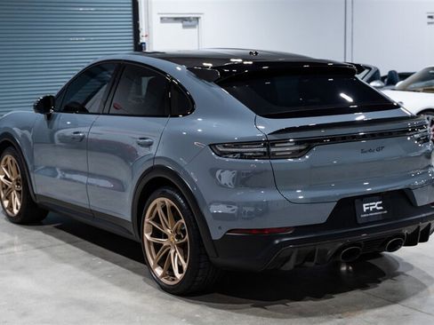 Used 2022 Porsche Cayenne Turbo GT AWD/4WD image 4