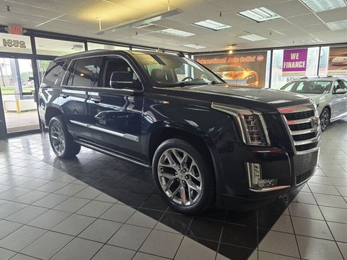 Used 2018 Cadillac Escalade Premium Luxury AWD/4WD image 3