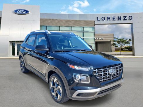 Used 2022 Hyundai Venue SEL image 3