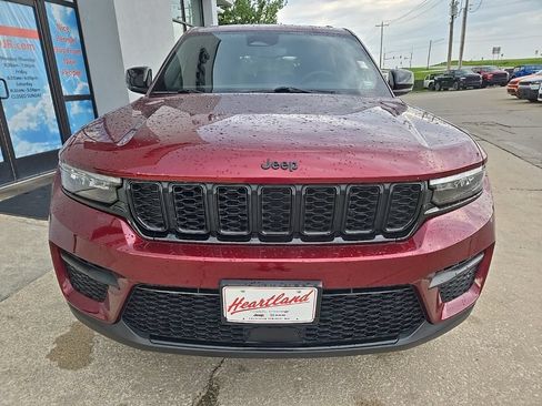 Used 2023 Jeep Grand Cherokee Altitude AWD/4WD image 14