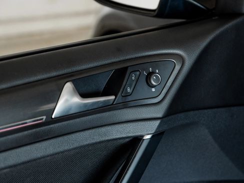 Used 2018 Volkswagen GTI SE FWD image 37