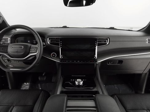 Used 2024 Jeep Wagoneer Series II image 13