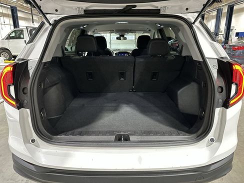 Used 2024 GMC Terrain SLE image 19