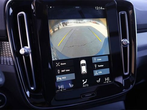 Used 2021 Volvo XC40 T5 R-Design image 23