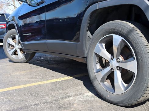 Used 2019 Jeep Cherokee Limited AWD/4WD image 15