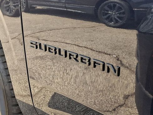 Certified 2021 Chevrolet Suburban Z71 w/ Z71 Signature Package image 11