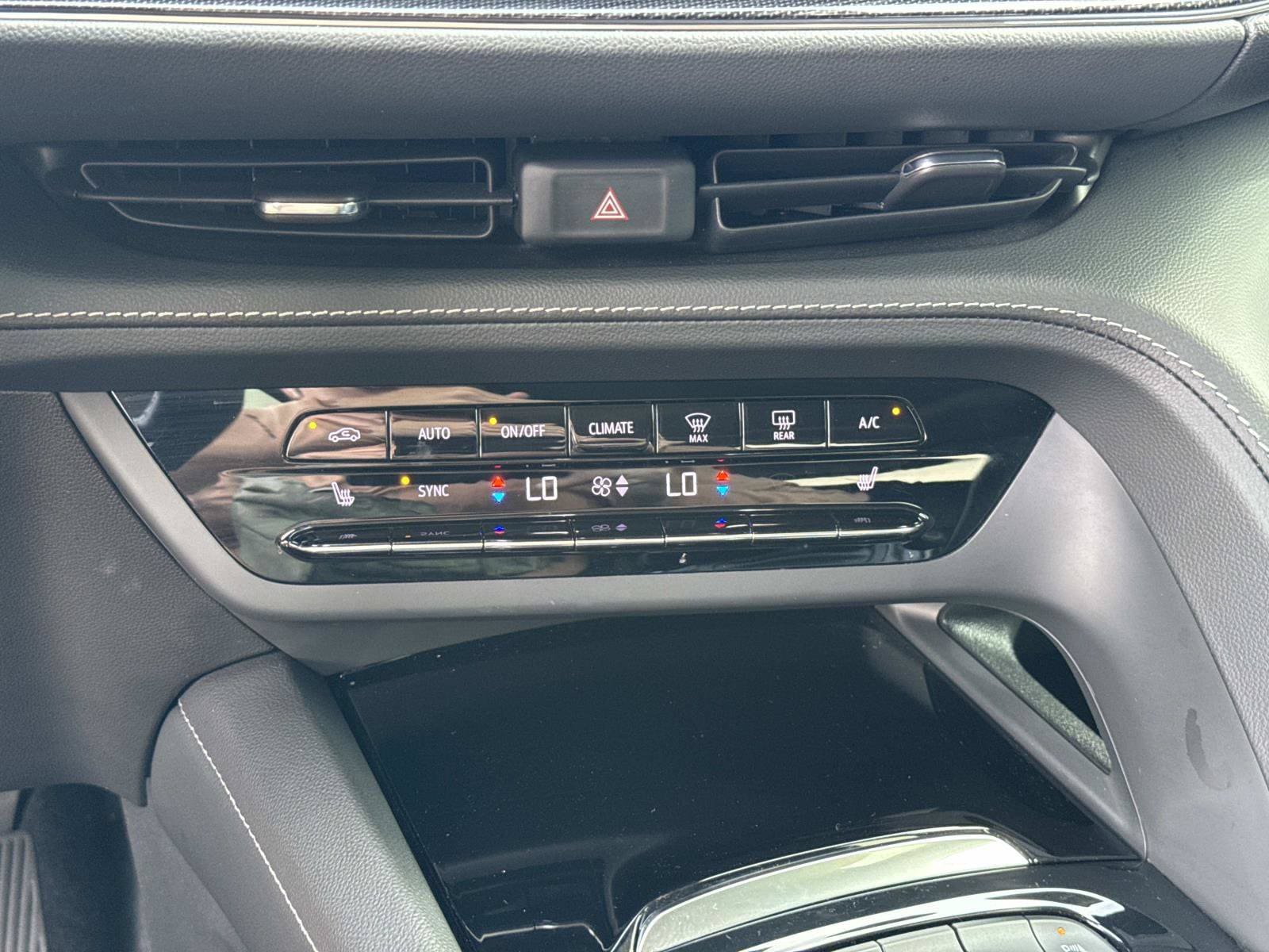 Used 2022 Buick Envision Essence w/ Technology Package I FWD image 21
