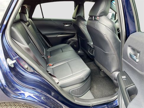 Used 2024 Toyota Venza XLE image 27