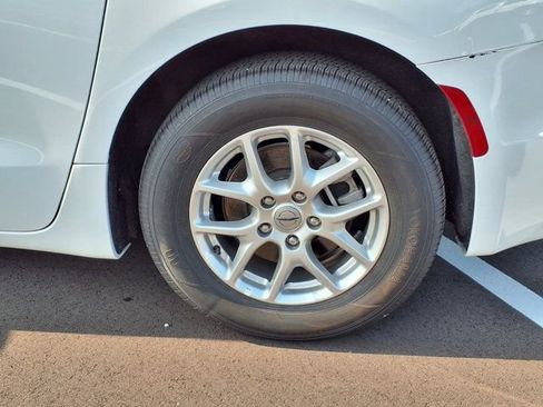 Used 2025 Chrysler Pacifica Select FWD image 20