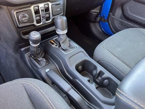 Used 2025 Jeep Wrangler Unlimited Sahara AWD/4WD image 31