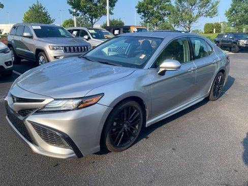 Used 2022 Toyota Camry XSE FWD image 2