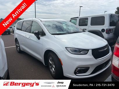 Used 2024 Chrysler Pacifica Limited