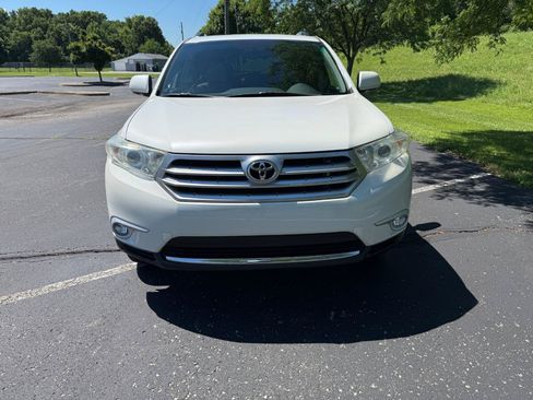 Used 2012 Toyota Highlander Limited w/ Tow Pkg FWD image 28