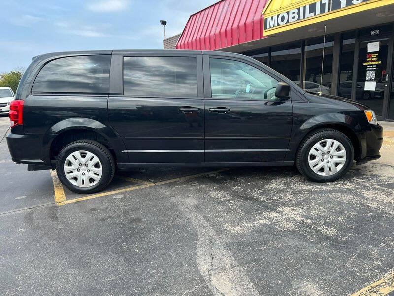 Used 2017 Dodge Grand Caravan SE w/ Power Window Group FWD image 5