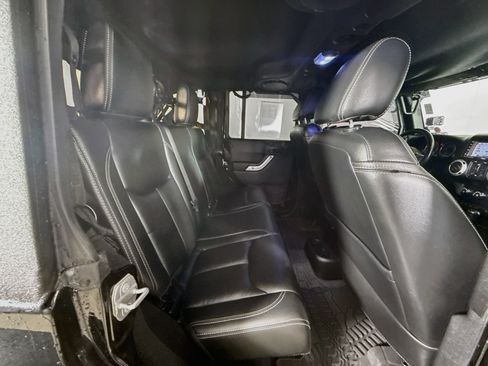 Used 2014 Jeep Wrangler Unlimited Rubicon AWD/4WD image 34
