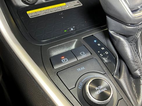 Used 2021 Toyota RAV4 XLE Premium image 51