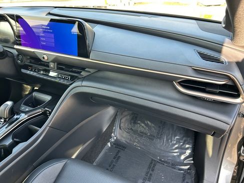 Used 2025 Toyota Crown Platinum image 27