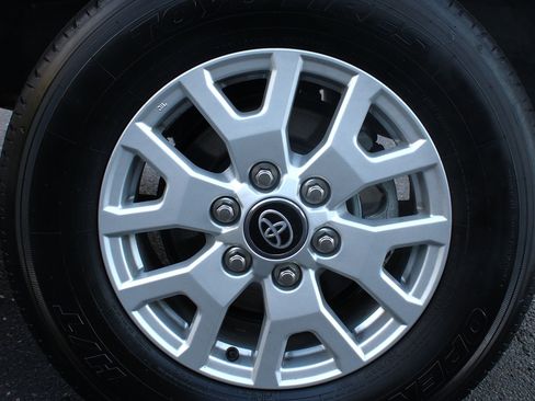 Used 2024 Toyota Tacoma SR image 11