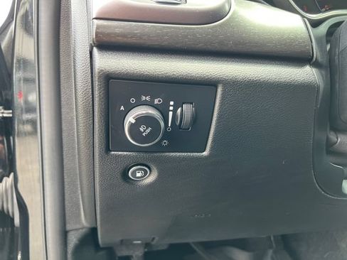 Used 2018 Jeep Grand Cherokee Laredo AWD/4WD image 13