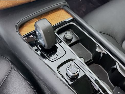 Used 2024 Volvo XC90 B6 Plus image 20