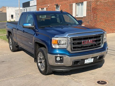 Used 2015 GMC Sierra 1500 SLE w/ SLE Value Package AWD/4WD image 3