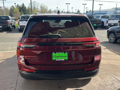 Used 2024 Jeep Grand Cherokee Altitude AWD/4WD image 7