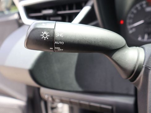 Used 2021 Toyota Corolla LE FWD image 39