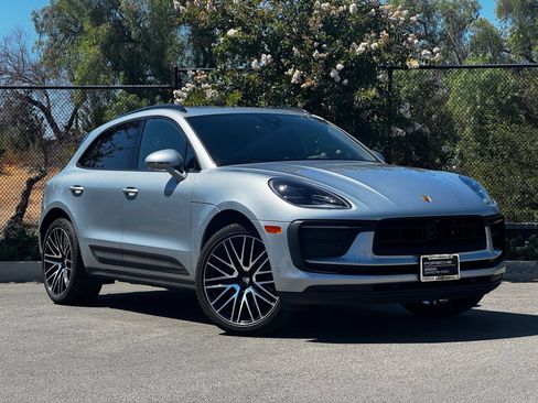 Certified 2024 Porsche Macan AWD/4WD image 13