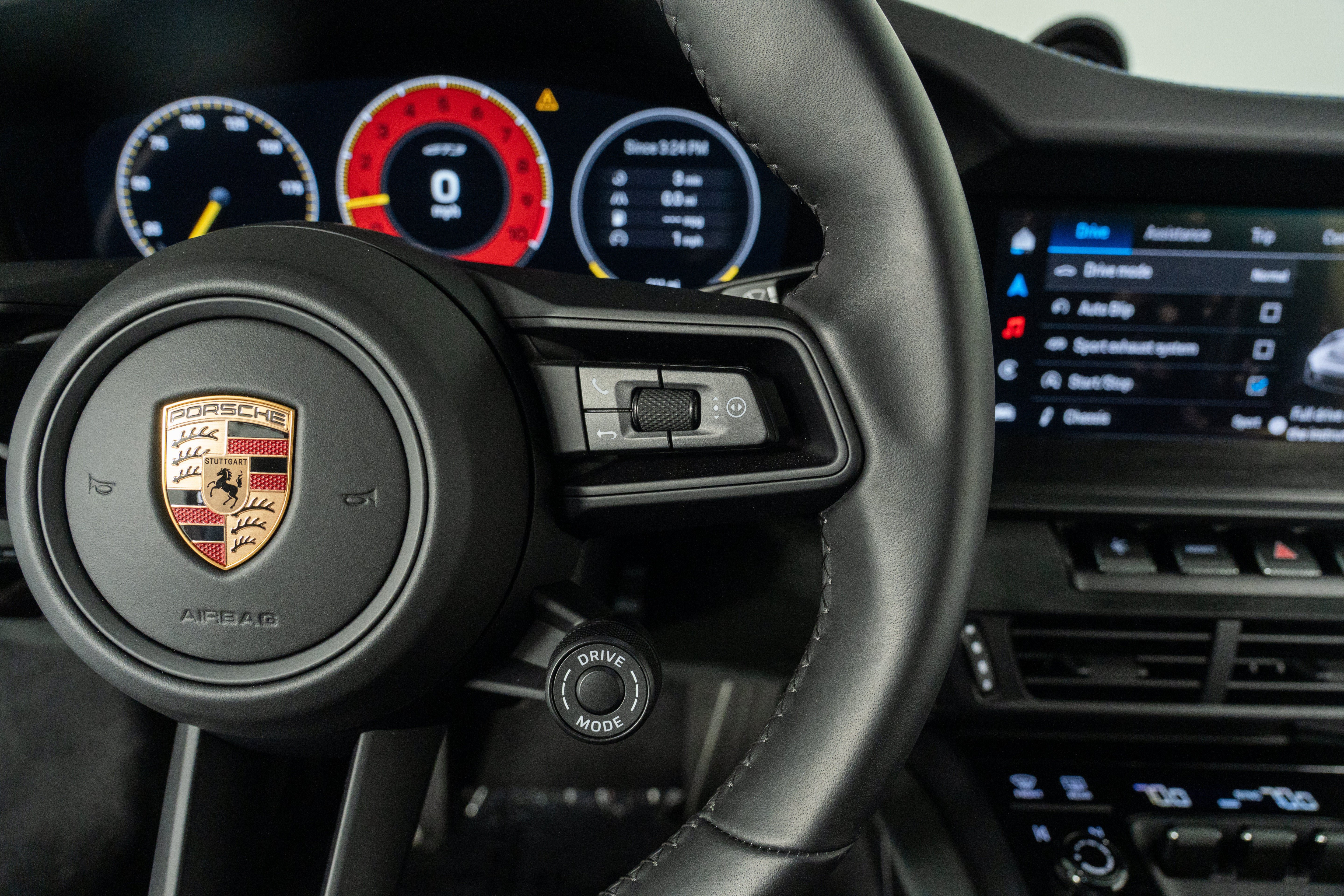 Used 2025 Porsche 911 GT3 RWD image 24