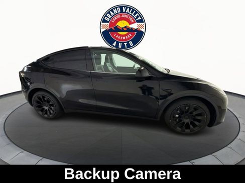 Used 2022 Tesla Model Y Long Range image 5