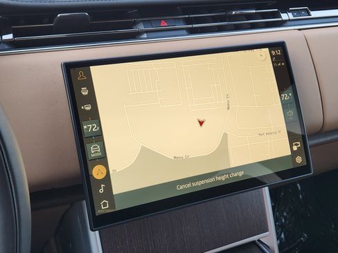 Certified 2024 Land Rover Range Rover SE image 18