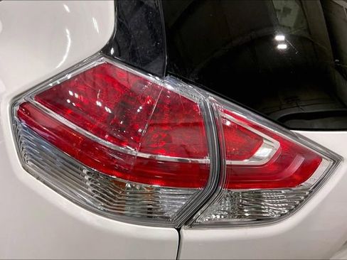 Used 2015 Nissan Rogue SV w/ SV Premium Package image 30