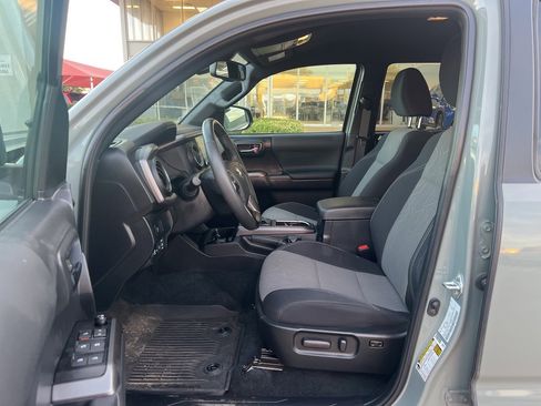 Used 2023 Toyota Tacoma TRD Sport image 8