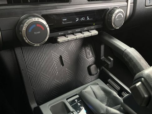 Used 2025 Toyota 4Runner SR5 AWD/4WD image 21