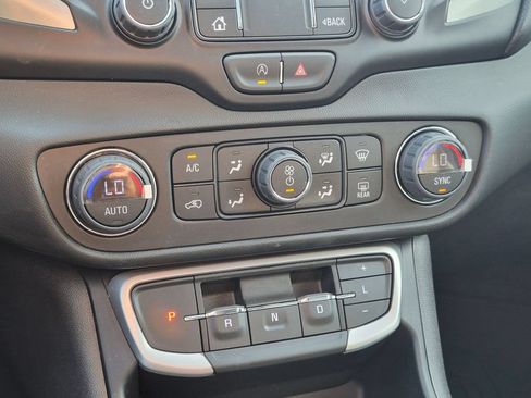 Used 2022 GMC Terrain SLT w/ Infotainment Package II AWD/4WD image 15