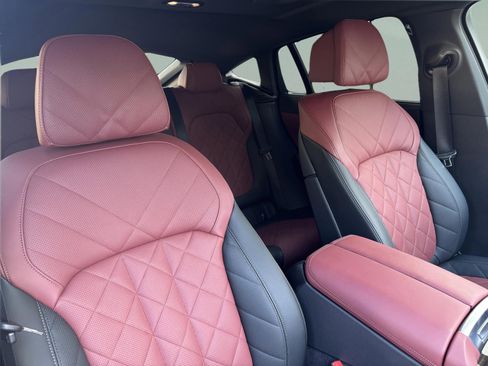 Used 2025 BMW X6 xDrive40i w/ Executive Package image 22