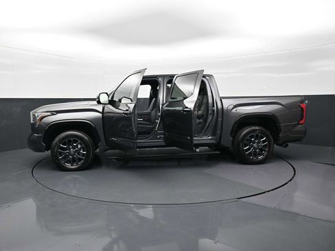 Used 2025 Toyota Tundra Platinum AWD/4WD image 37