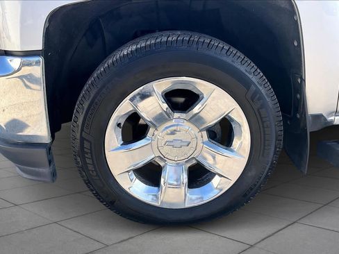 Used 2018 Chevrolet Silverado 1500 LT w/ LT Eassist Package image 10
