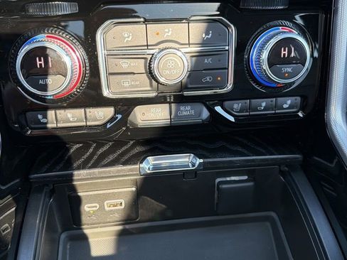 Used 2022 GMC Yukon Denali image 28