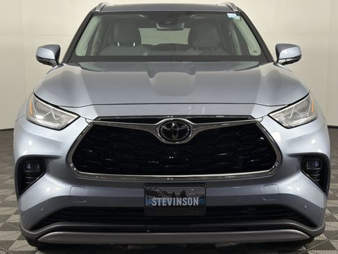 Used 2022 Toyota Highlander Platinum AWD/4WD image 2