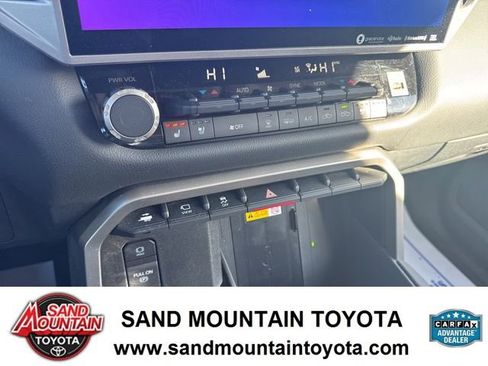 Used 2023 Toyota Tundra Limited image 22