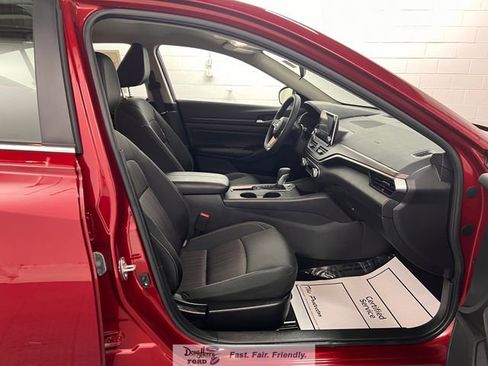 Used 2025 Nissan Altima 2.5 SV image 33