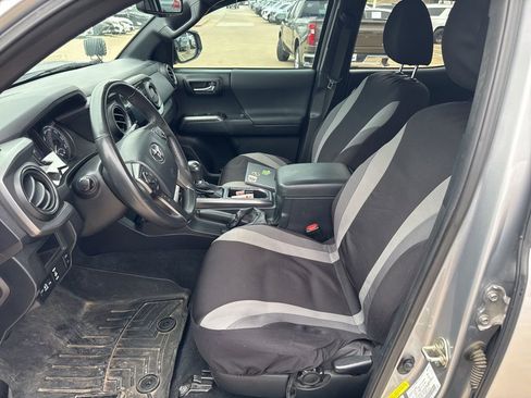 Used 2016 Toyota Tacoma TRD Off-Road image 13