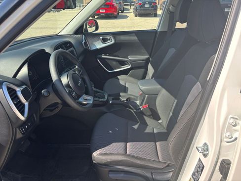 Used 2025 Kia Soul LX w/ LX Technology Package FWD image 24