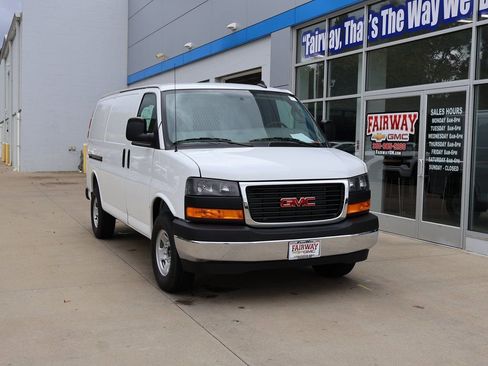 New 2025 GMC Savana 2500 w/ Enhanced Convenience Package RWD image 2