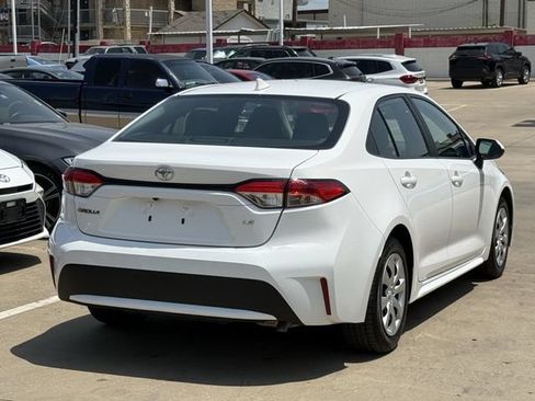 Used 2022 Toyota Corolla LE FWD image 4